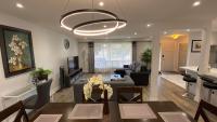 Spectacular 3 BR 2 WR House - Close to Airport - B&B Toronto