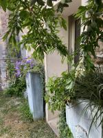 Suite privée avec accès jardin en coeur de village - B&B Guerville
