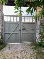 Suite privée avec accès jardin en coeur de village - B&B Guerville