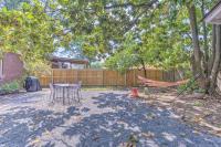 Spacious 3BR Cooper-Young Bungalow - Sleeps 8 - Walkable to Dining - Easy Access to Downtown - Parking - Chambres d'hôtes Memphis