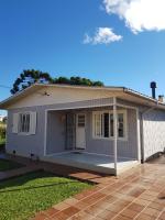 CASA FULL CENTRAL, 130m quadr, 9 Pessoas, Wi-Fi, 3 Qtos, Churrasqueira Interna, Cozinha-Sala Integrados, 2 Banheiros, Varanda, Jardim, Garagem Coberta 1 Carro, Estac Inter 3 Carros, Lareira de Alta Performance, Fogão de Ferro, Área nos Fundos - Chambres d'hôtes Cambará do Sul