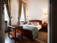 Triple room with two seperate bedrooms