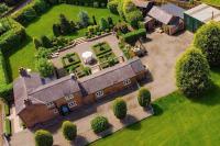 B&B Little Budworth - Luxury Barn with Hot Tub, Spa Treatments, Private Dining - Bed and Breakfast Little Budworth