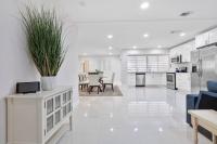 Beautiful & Peaceful 4 Bedroom Home With a Pool - B&B