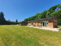 The Victorian Barn, Self-Catering Holidays with Pool and Hot Tubs, Dorset - B&B Woolland