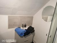 Studio grand lit 160 tout équipé wifi - B&B Le Creusot