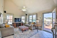 B&B North Camellia Acres - Sunny Norfolk Apartment with Deck and Fire Pit! - Bed and Breakfast North Camellia Acres