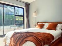 Kamer met Queensize Bed en Uitzicht op de Tuin