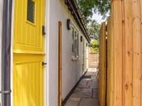 One-Bedroom Holiday Home