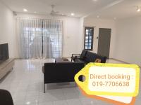 Flora Homestay in Taman Flora - Bed and Breakfast
