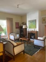 B&B Athene - Traditional And Spacious Apartment In Neo Psychiko - Bed and Breakfast Athene