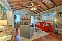 Redwoods Cabin with Hot Tub Walk to Russian River! - Ferienwohnung Guerneville