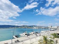 Marine Apartment with sea & port view! - Chambres d’hôtes Volos