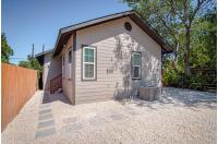 Delightfully Renovated 4 BR2 BA Near DT Riverwalk - B&B San Antonio