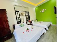 Quadruple Room with Private Bathroom