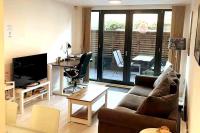 B&B Birmingham - Two-Bedroom Luxury Apartment with Workspace, Free Parking & coffee - Bed and Breakfast Birmingham