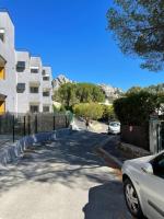 Le Roucas - Chaleureux appartement aux Baux de Provence - Bed and Breakfast