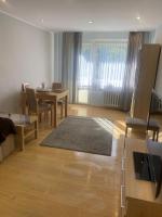 B&B Gdynia - Uroczy apartament dwa pokoje,3 oddzielne spania,las,Skm, plaża, parking - Bed and Breakfast Gdynia