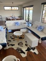 LETKA - Luxury Surf Coast and Grand Prix Villa - B&B Smiths Beach