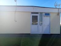 Waves And Woods Holiday Home - B&B Kidwelly