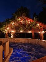 Vila cu Ciubar & Jacuzzi - Sunset Hill House - B&B Cuvin