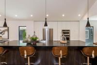 Modern Bungalow with a Pool in Larchmont Village - B&B