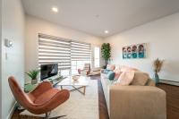 Steamy Romantic Greek Corneer Suite King U/G Wifi - Bed and Breakfast Edmonton