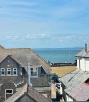Lovely big 3 bedroom maisonette close to the beach - B&B