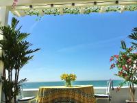 LUXURY BEACH PROPERTY- Neptune's Nest - B&B