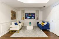 Relaxing Retreat with 55-Inch TV and Lake Views - B&B Stone Mountain