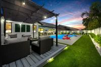 Villa Paradise Miami, Luxury Gem with Heated Pool, Game Room, Fire Pit, 3 Bed 2 Bath - Bed and Breakfast Miami