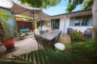 Bungalow PITAYA dans jardin tropical proche lagon - Bed and Breakfast