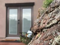 Prickly Pear Unique Studio with bathroom built into the Granite boulders, Amazing Views, Front & back porches, Firepit,Dog friendly - Chambres d'hôtes Prescott