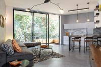 Cosy Apartment with Balcony Near Carmel Market by HolyGuest - B&B Tel Aviv