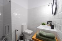 Malvina's Dream 2. Lower Ground Renovated Getaway - B&B Aígio