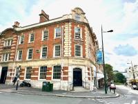 Wessex House - Cozy Town Centre Two Bedroom Apartment - Short Stroll to Beach and Nightlife - B&B