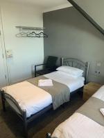 Zweibettzimmer mit Bad