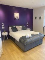 B&B Luton - PRIVATE•ASTONISHING•CONTRACTOR•DETACHED•LutonAirport•WI-FI•PARKING•SPACIOUSNESS - Bed and Breakfast Luton