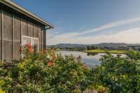 B&B Matarangi - Hosts on the Coast The Dunes Lake View - Bed and Breakfast Matarangi