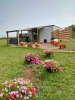 Beautiful Wooden tiny house, Glamping cabin with hot tub 3 - Bed and Breakfast Tuxford