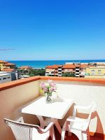 Marotta, 50 mt dal mare con aria condizionata, 2 camere, 6 letti - B&B