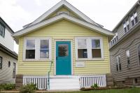 B&B Milwaukee - Cute yellow 2-BR bungalow w/free garage, free WiFi - Bed and Breakfast Milwaukee