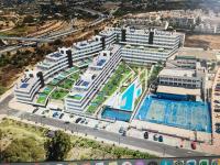 central bright apartment, community pool and own private pool on splendid terrace, garage, beach 900m, mountains 200m - Chambres d'hôtes Estepona