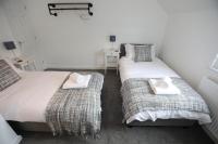 Exmouth - Apartment 2, Strand House - Modern 2 Bedroom Apartment, Perfect Location For Access To Beach & Town Centre - Sleeps 6 Guests - NO Parking - Hosted By RENTMYHOUSE - Chambres d'hôtes Exmouth