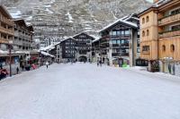 Central 3 bedroom chalet with balcony - Chambres d’hôtes