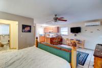 Good Old Days Cottage King Bed Pet Friendly - B&B Daytona Beach
