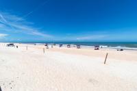 Oceanfront with Kitchen and Wifi Sleeps 6 - B&B