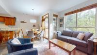 2BR in Symphony, Whistler Village, Complex Hot Tub, Gas Fireplace, Parking, Gondola Shuttle - B&B Whistler
