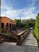 Cousy Condo in the historic center of San Miguel de Allende, incredible view, pool, BBQ, 3 blocks from the main parish - Chambres d'hôtes San Miguel de Allende
