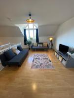 Modern Spacious Flat In Ipswich - Sleeps 6 - Parking - B&B Freston